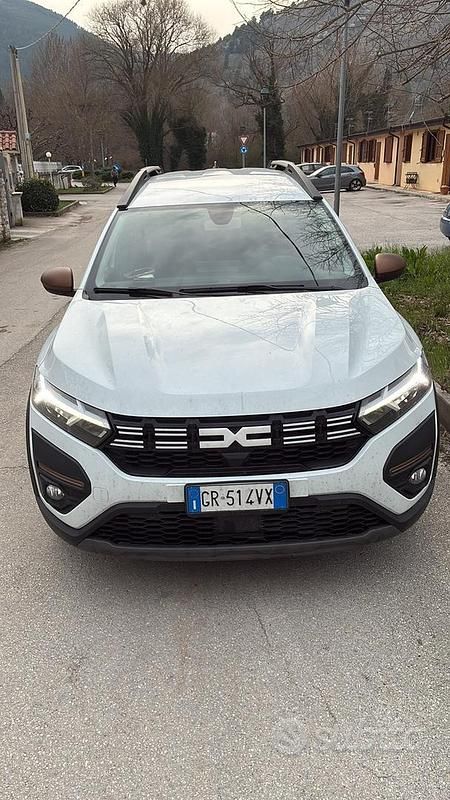 Usata Dacia Jogger 101 CV (74 kW) 2024 Bianco Monovolume