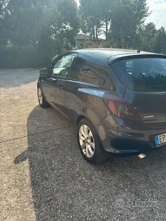 Usata Opel Corsa 85 CV (62 kW) 2013 Nero Utilitaria