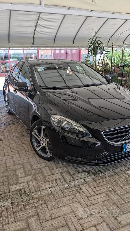 Usata 2016 Volvo V40 Momentum Station wagon | 10.500 € (Molto cara) - Immagine 1/4