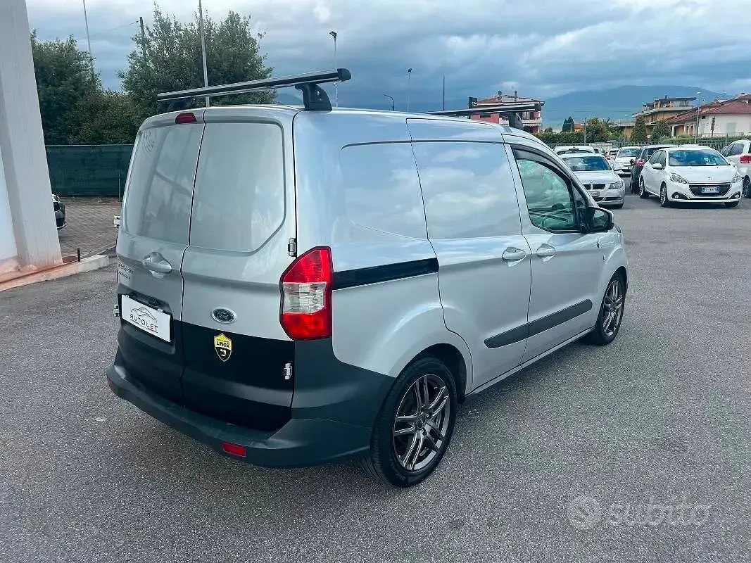 Usata Ford Tourneo Courier 75 CV (55 kW) 2016 Grigio Monovolume