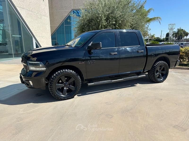 Usata Dodge Magnum 401 CV (294 kW) 2022 Nero SUV