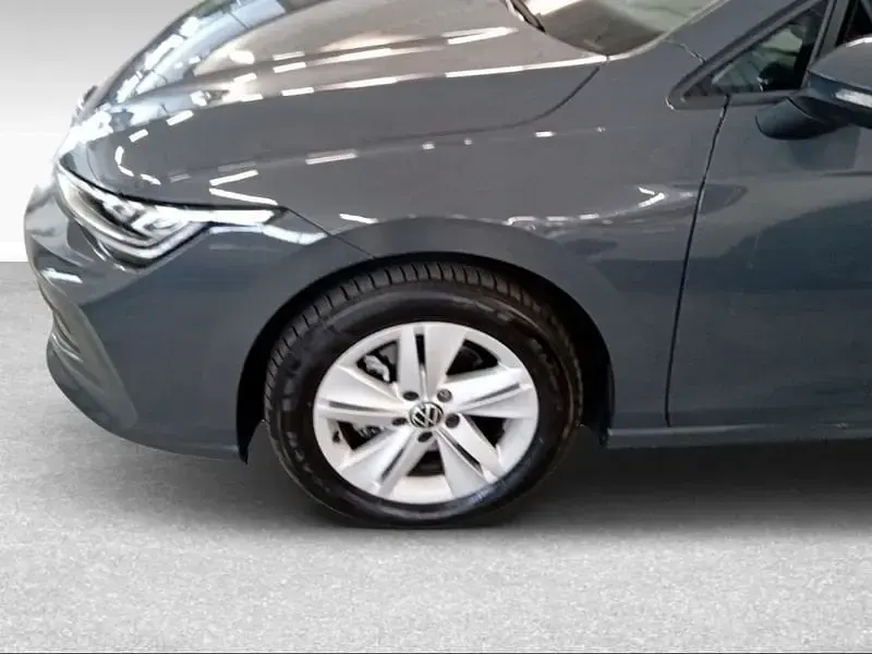 Usata VW Golf VIII Life 116 CV (85 kW) 2025 Grigio Utilitaria