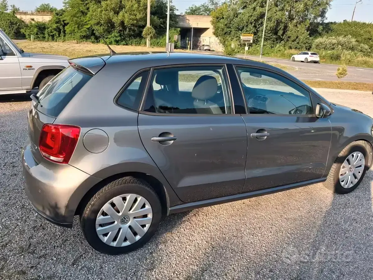Usata VW Polo Comfortline 75 CV (55 kW) 2013 Grigio Utilitaria