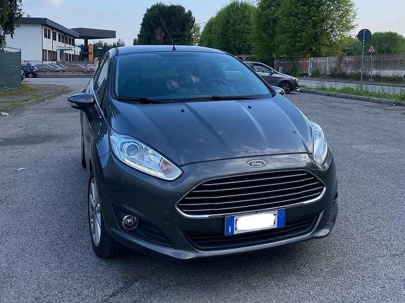 Usata Ford Fiesta Titanium 95 CV (69 kW) 2016 Grigio Berlina