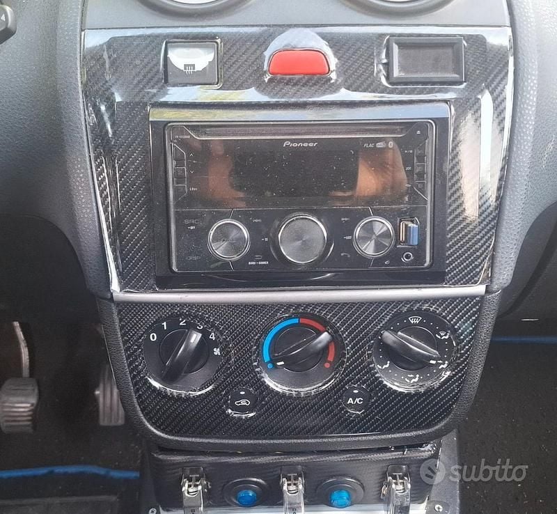 Usata Ford Fiesta 68 CV (50 kW) 2007 Grigio Utilitaria