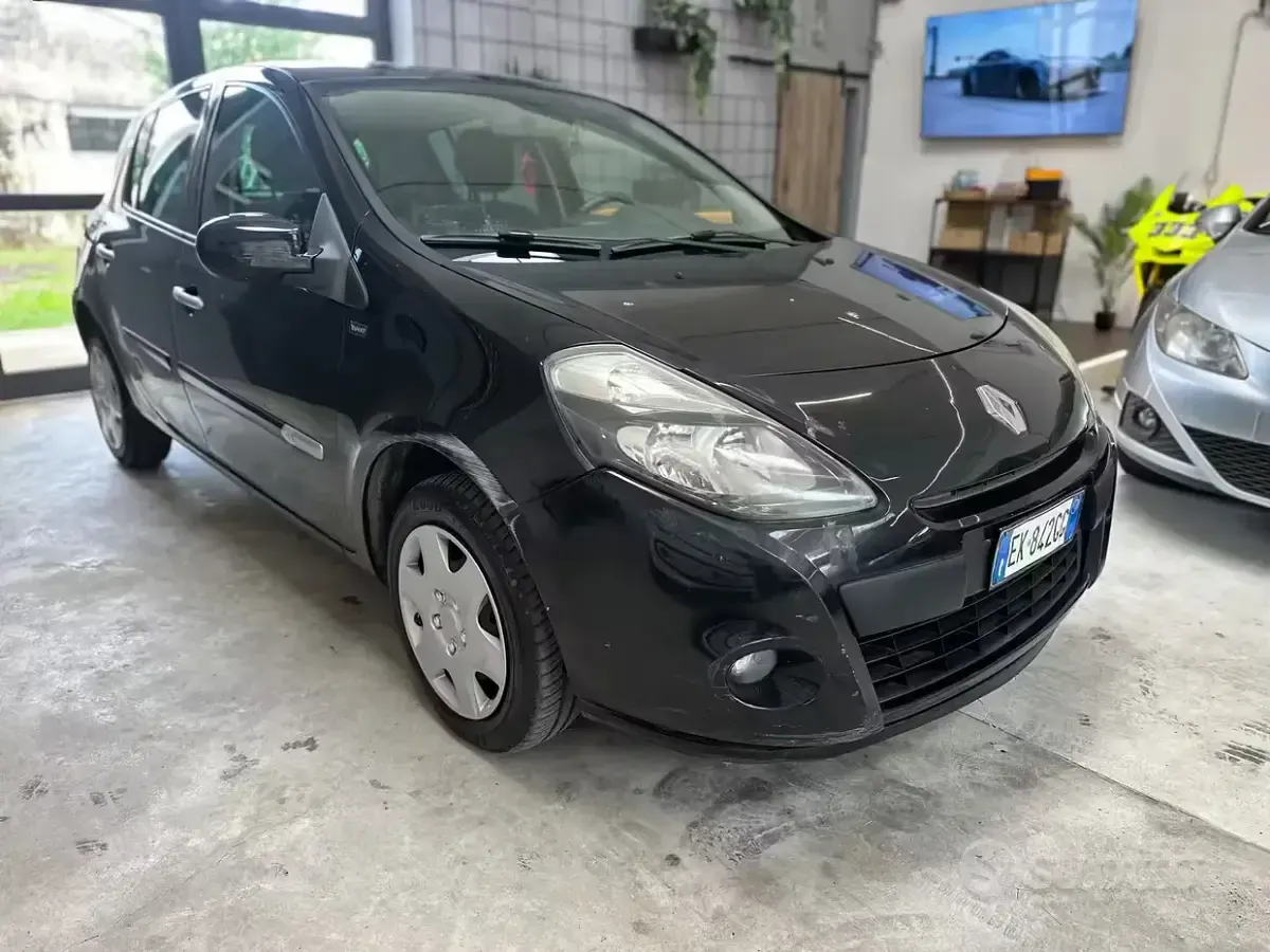 Usata Renault Clio II Dynamique 103 CV (75 kW) 2011 Nero Utilitaria
