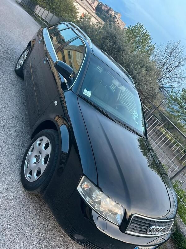 Nero Usata 2004 Audi A4 Station wagon | 1800 € - Immagine 1/4