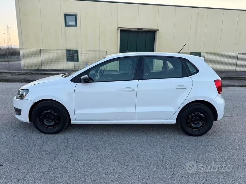 Usata VW Polo Trendline 82 CV (60 kW) 2011 Bianco Utilitaria