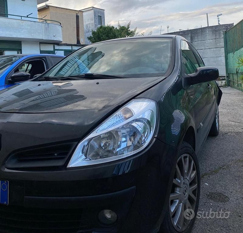 Usata Renault Clio II LE 75 CV (55 kW) 2008 Nero