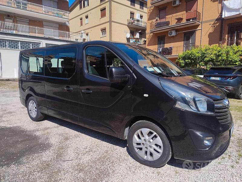 Nero Usata 2017 Opel Vivaro Furgone | 13.000 € (Buon prezzo) - Immagine 1/2
