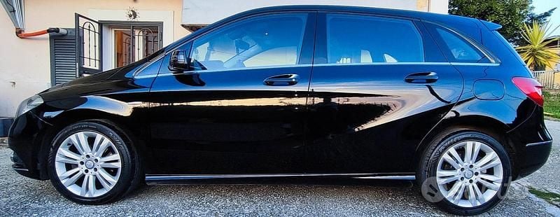 Usata Mercedes B180 Executive 122 CV (89 kW) 2012 Nero Monovolume