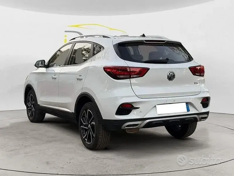 Usata MG ZS Luxury 106 CV (77 kW) 2024 Bianco SUV