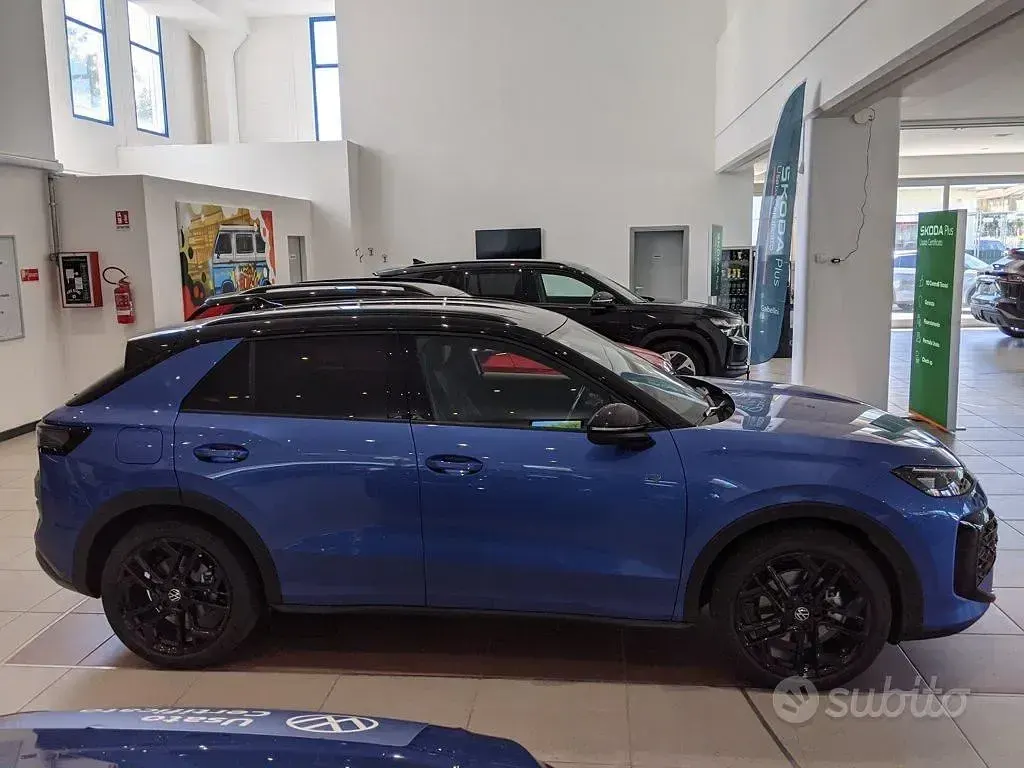 Nuova VW T-Roc R-line 150 CV (110 kW) 2025 Nero SUV
