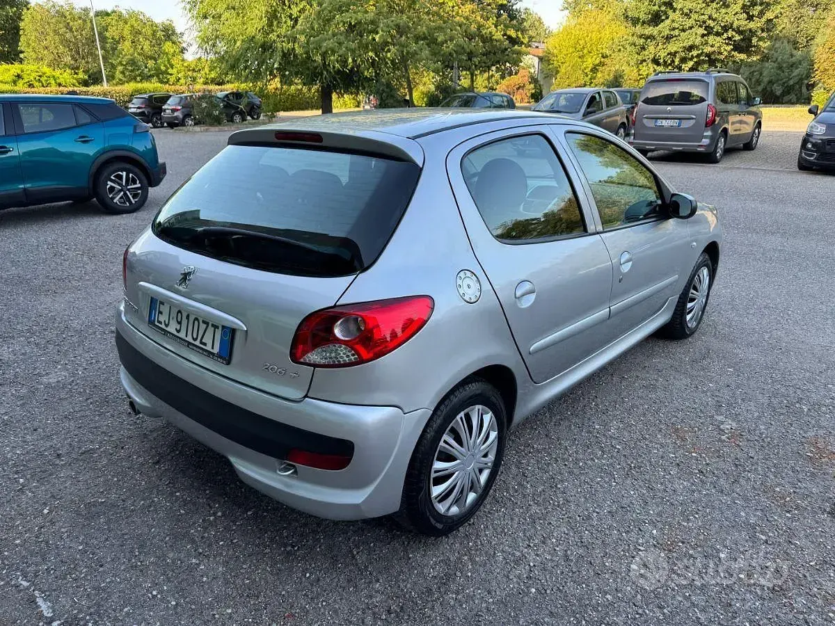 Usata Peugeot 206 60 CV (44 kW) 2011 Utilitaria