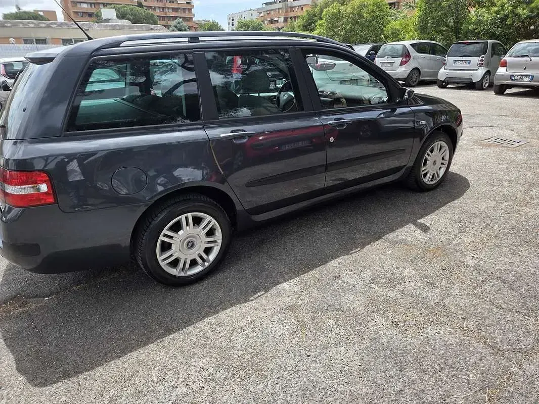 Usata Fiat Stilo Dynamic 103 CV (75 kW) 2005 Grigio Station wagon