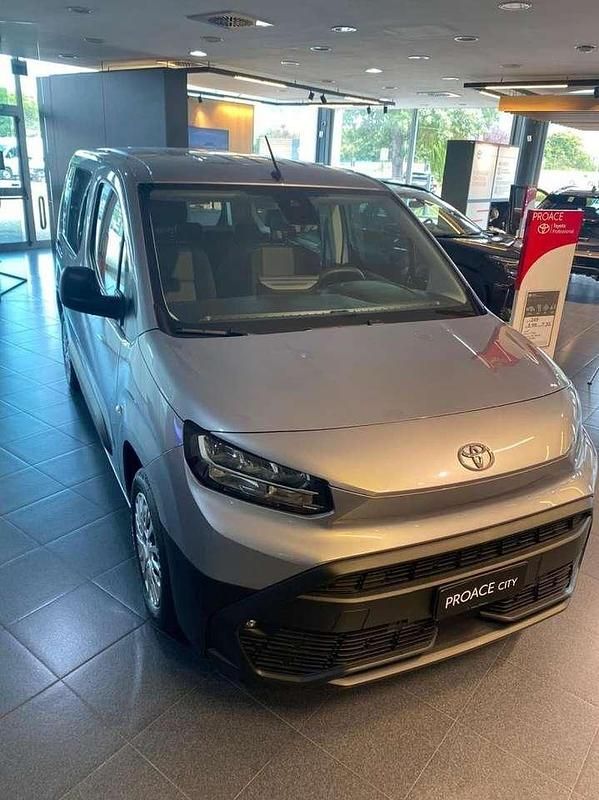 Nuova Toyota Proace City City 100 kW (136 CV) 2025 Grigio Monovolume