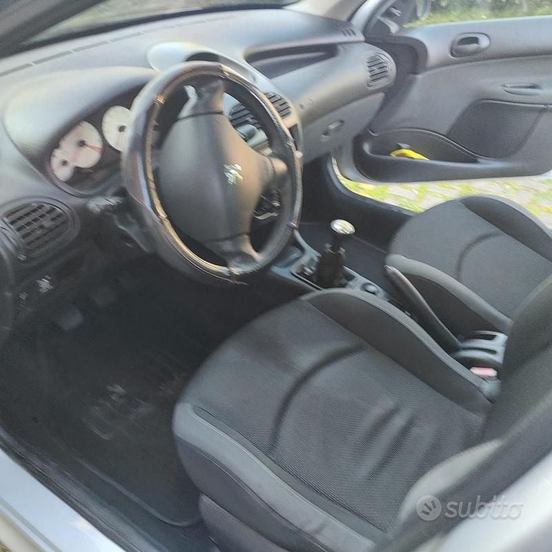 Käytetty Peugeot 206 88 HP (64 kW) 2009 Harmaa Sedan