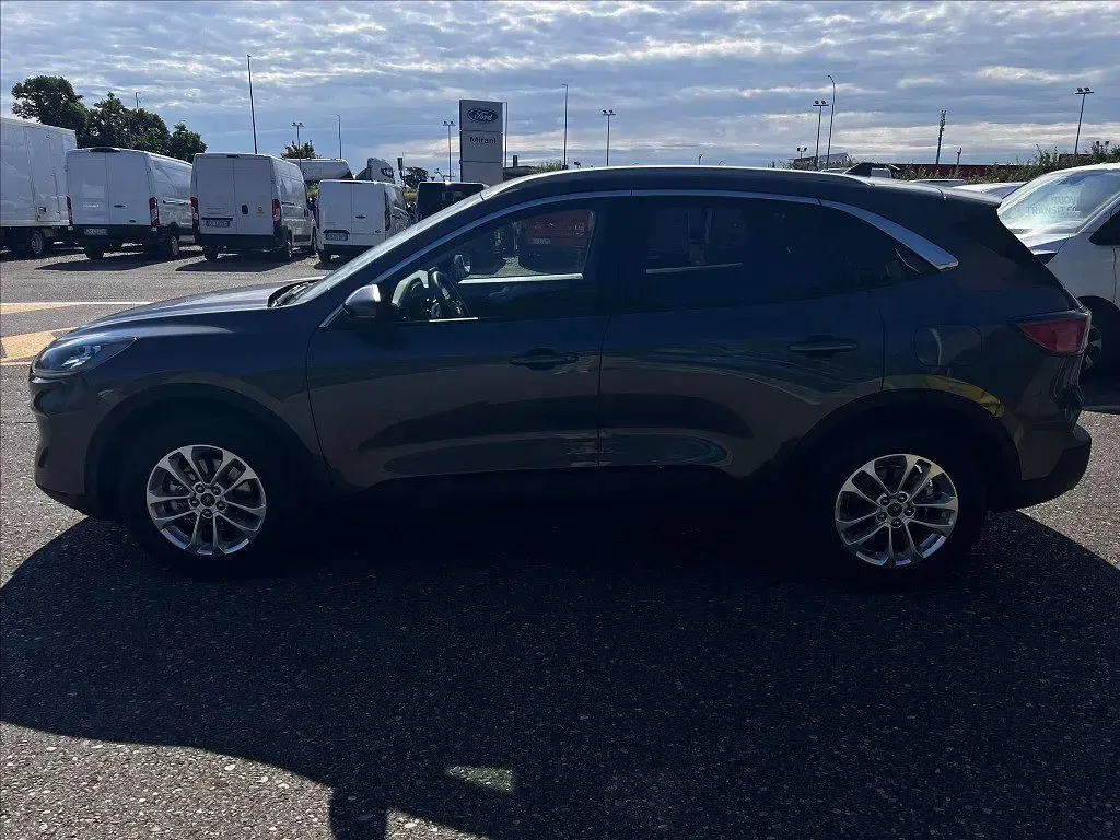 Usata Ford Kuga Titanium 150 CV (110 kW) 2023 Magnetic grey (metallizzato) SUV