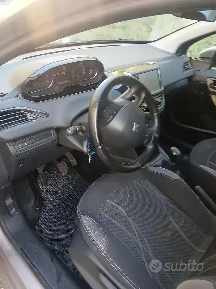 Usata Peugeot 208 68 CV (50 kW) 2013 Marrone Utilitaria