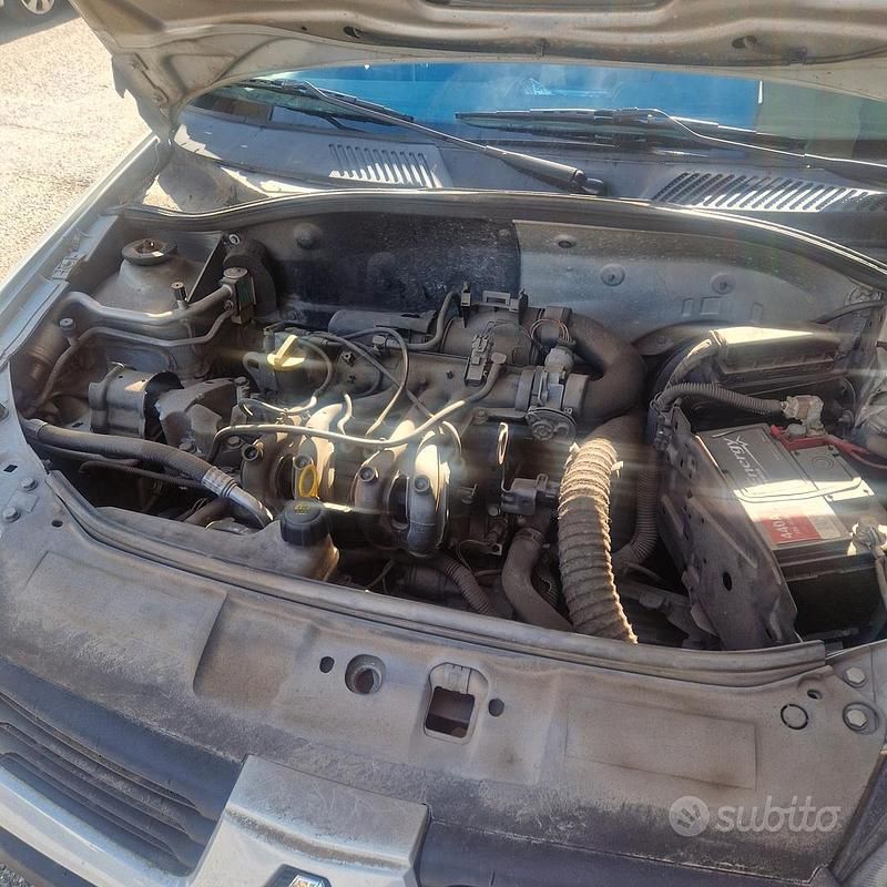 Usata Renault Clio II 2004 Grigio Utilitaria