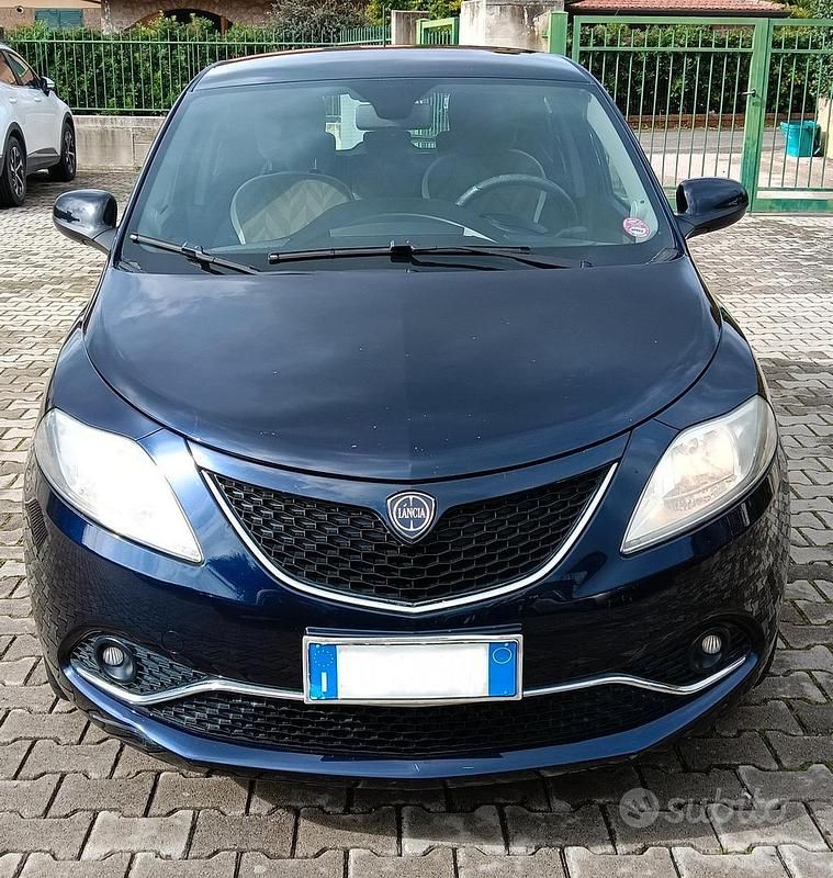 Usata Lancia Ypsilon 69 CV (50 kW) 2015 Blu Utilitaria