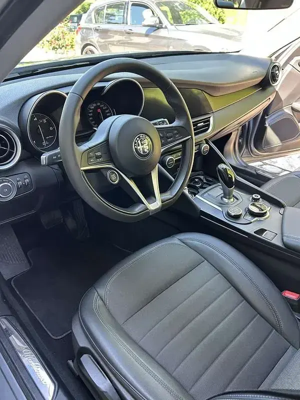 Usata Alfa Romeo Giulia Super 179 CV (131 kW) 2017 Berlina