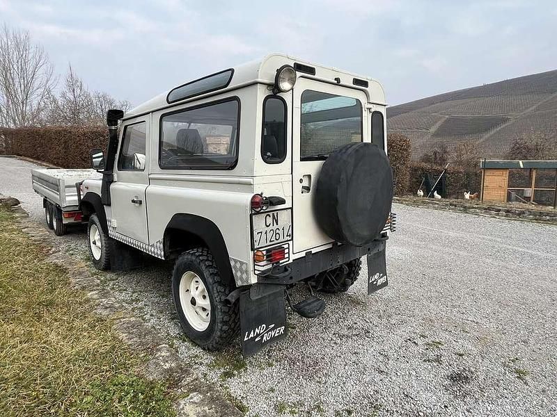 Usata Land Rover Defender 86 CV (63 kW) 1988 Bianco Station wagon