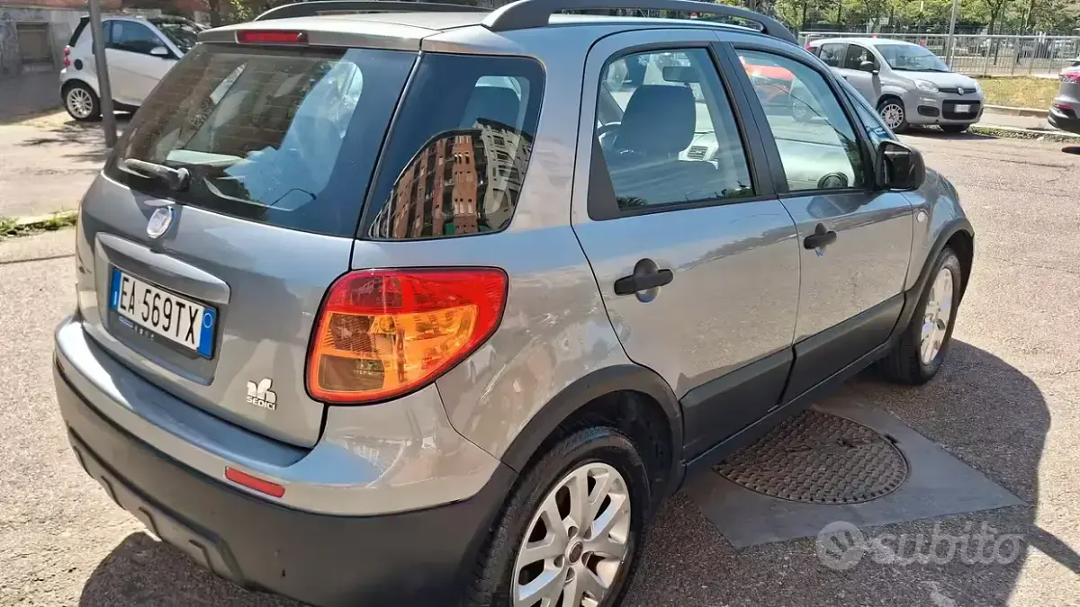 Usata Fiat Sedici Dynamic 120 CV (88 kW) 2010 Grigio SUV