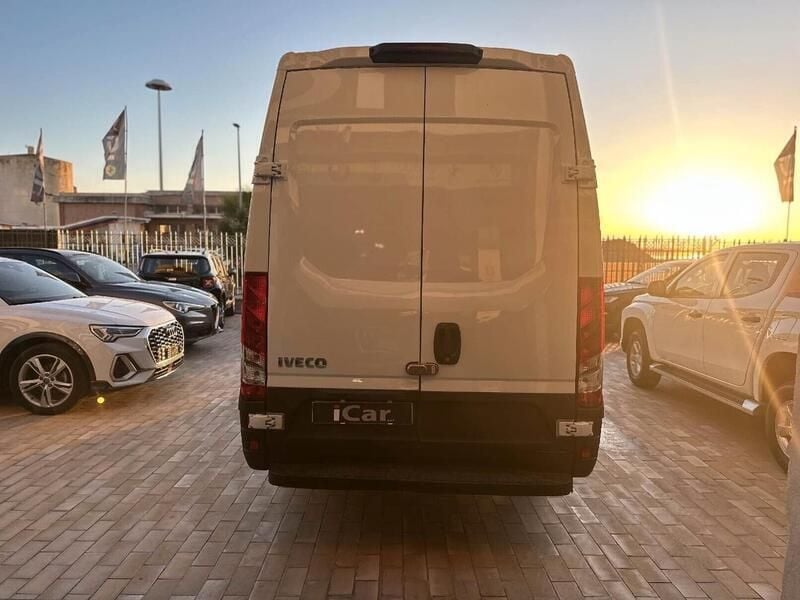 Usata Iveco Daily 136 CV (100 kW) 2018 Bianco Monovolume