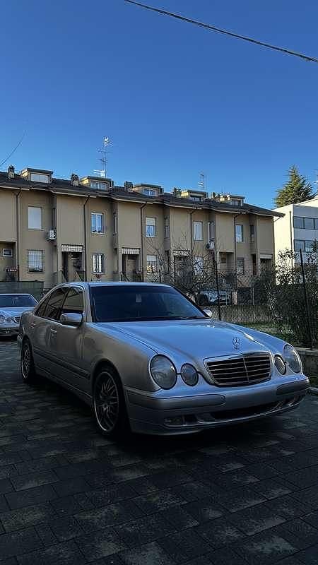 Usata Mercedes E220 Elegance 143 CV (105 kW) 2001 Berlina