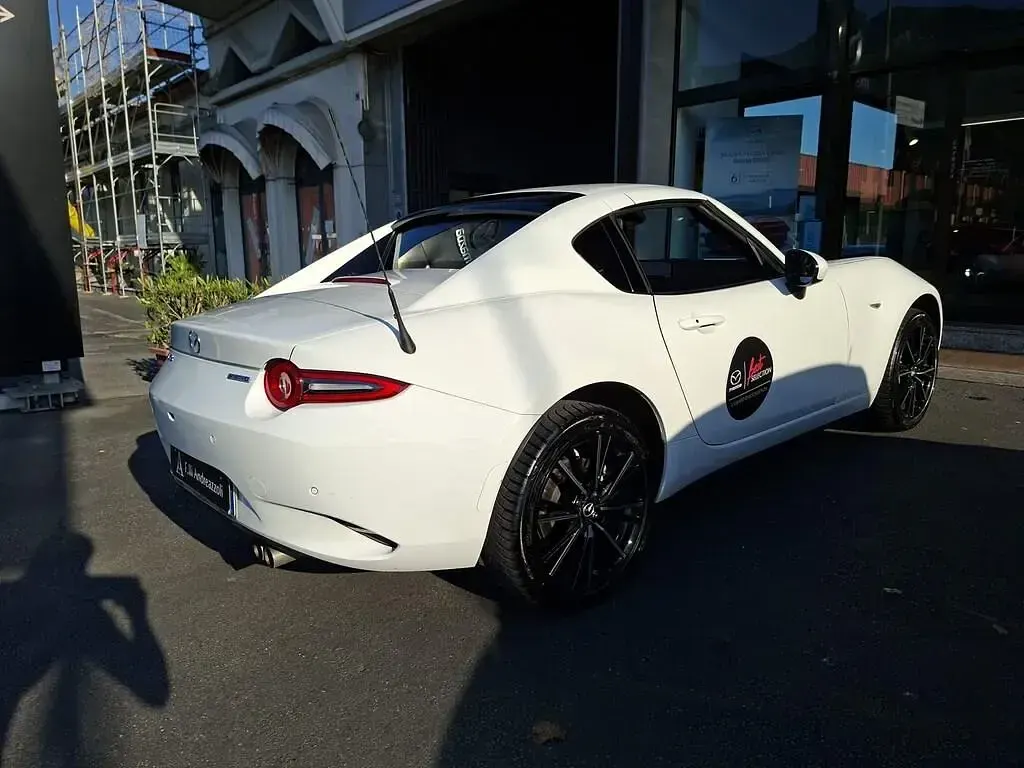 Usata Mazda MX5 184 CV (135 kW) 2024 Arctic white Cabrio