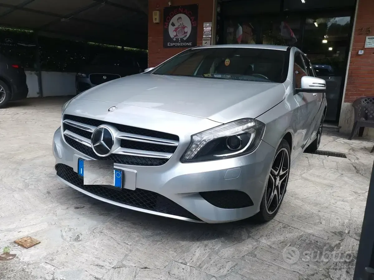 Usata Mercedes A180 Executive 109 CV (80 kW) 2015 Grigio Utilitaria