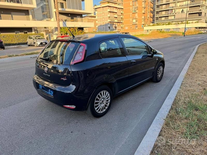 Usata Fiat Punto 69 CV (50 kW) 2013 Blu Utilitaria