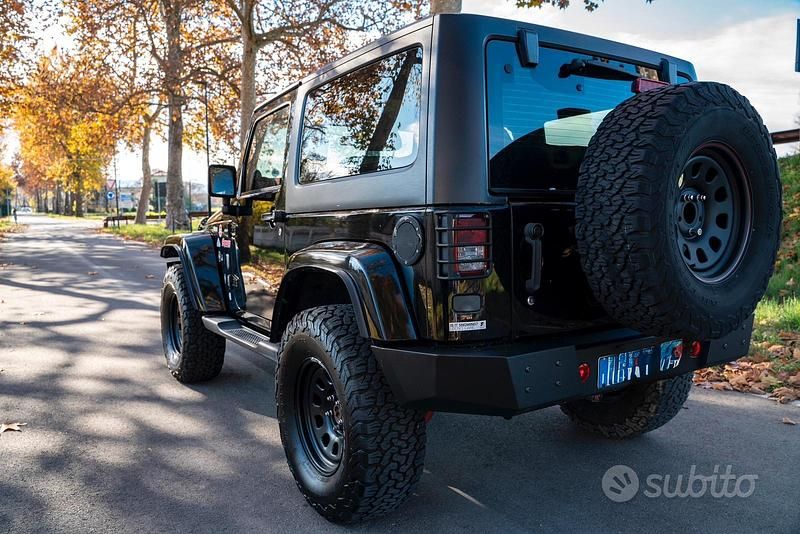 Usata Jeep Wrangler Sahara 200 CV (147 kW) 2011 Nero SUV