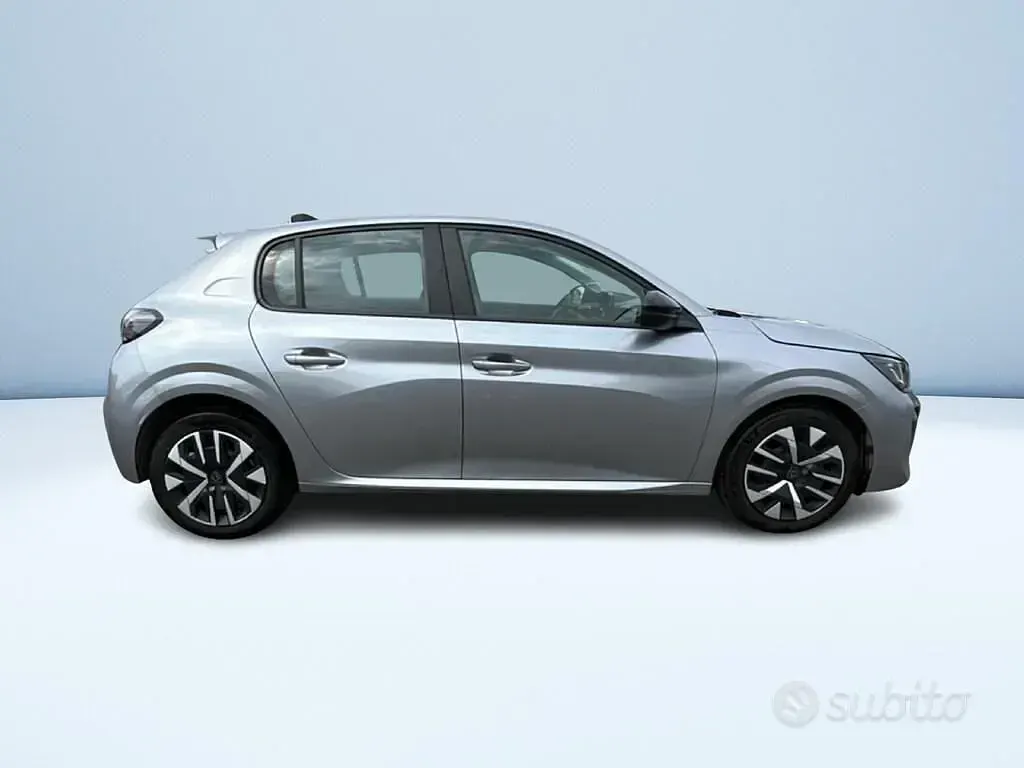 Usata Peugeot 208 Style 75 CV (55 kW) 2024 Grigio metallizzato Utilitaria