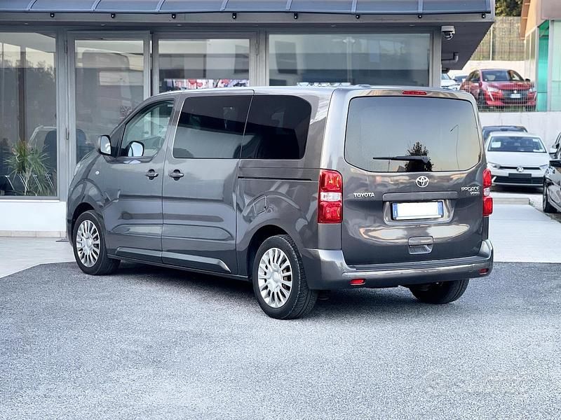 Usata Toyota Proace Verso 144 CV (105 kW) 2023 Grigio Station wagon