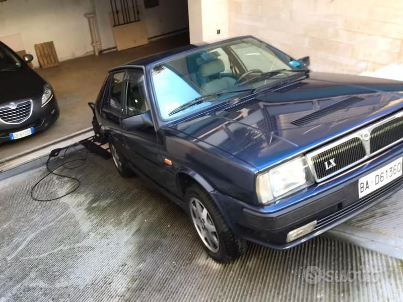Usata Lancia Delta 90 CV (66 kW) 1992 Blu Utilitaria