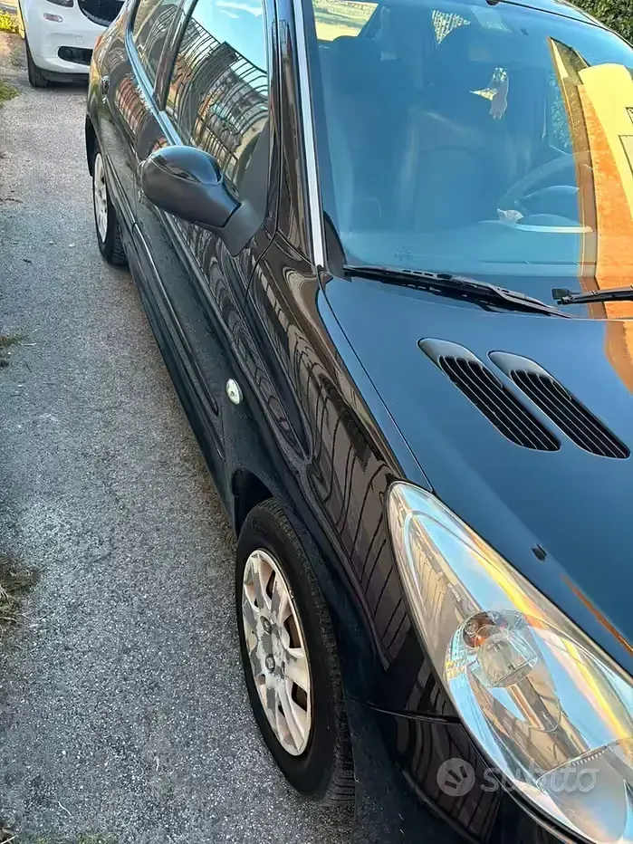 Usata Peugeot 206+ 68 CV (50 kW) 2010 Nero Utilitaria