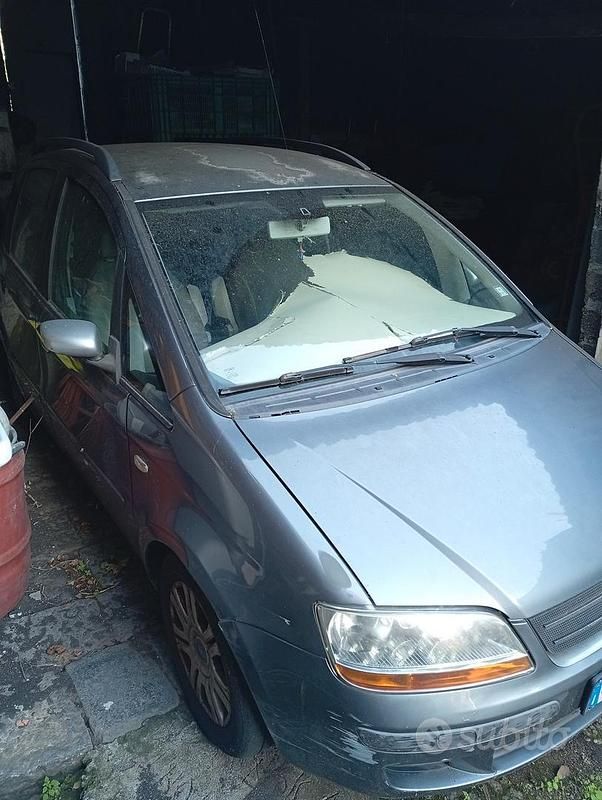 Grigio Usata 2004 Fiat Idea Monovolume | 800 € (Super prezzo) - Immagine 1/2