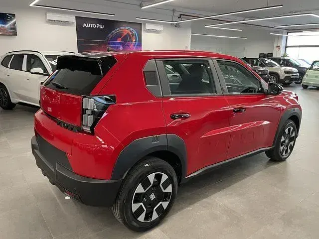 Nuova Fiat Grande Panda Icon 101 CV (74 kW) 2026 Rosso Utilitaria