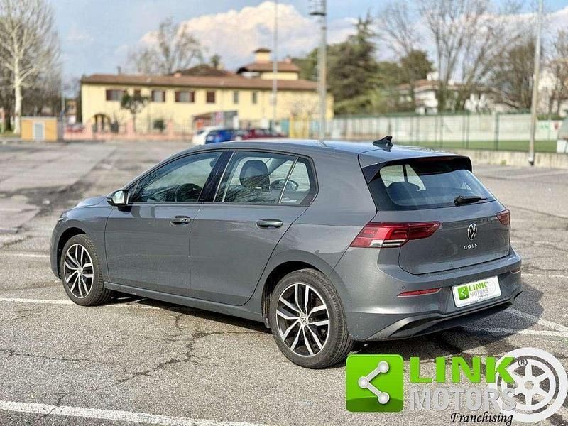 Usata VW Golf VIII Style 131 CV (96 kW) 2020 Grigio scuro Berlina