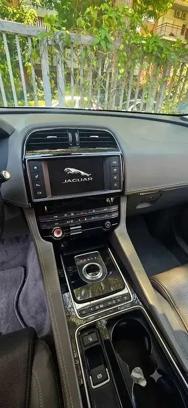 Usata Jaguar F-Pace 179 CV (131 kW) 2016 Grigio SUV