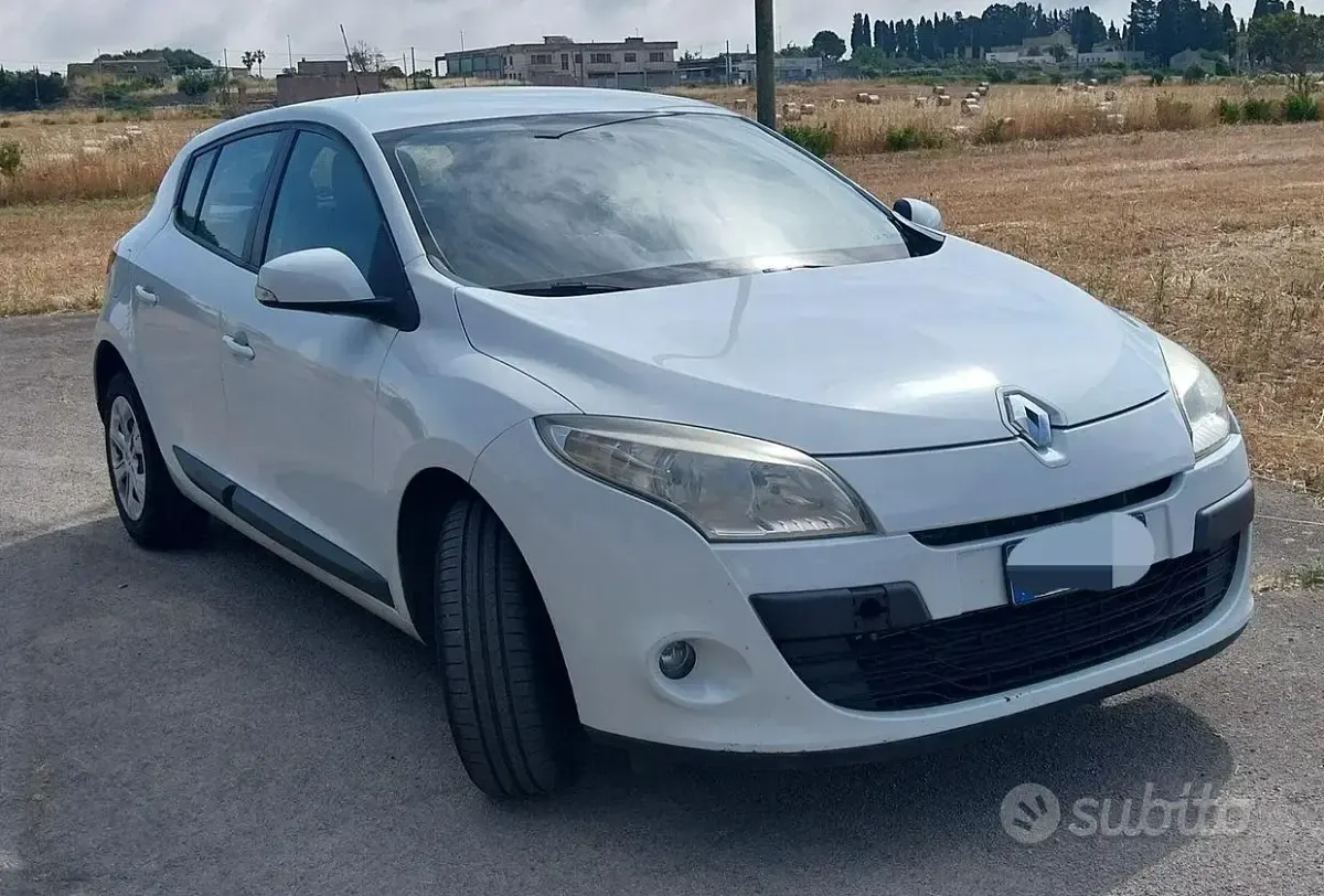 Usata Renault Mégane III 90 CV (66 kW) 2010 Bianco Berlina