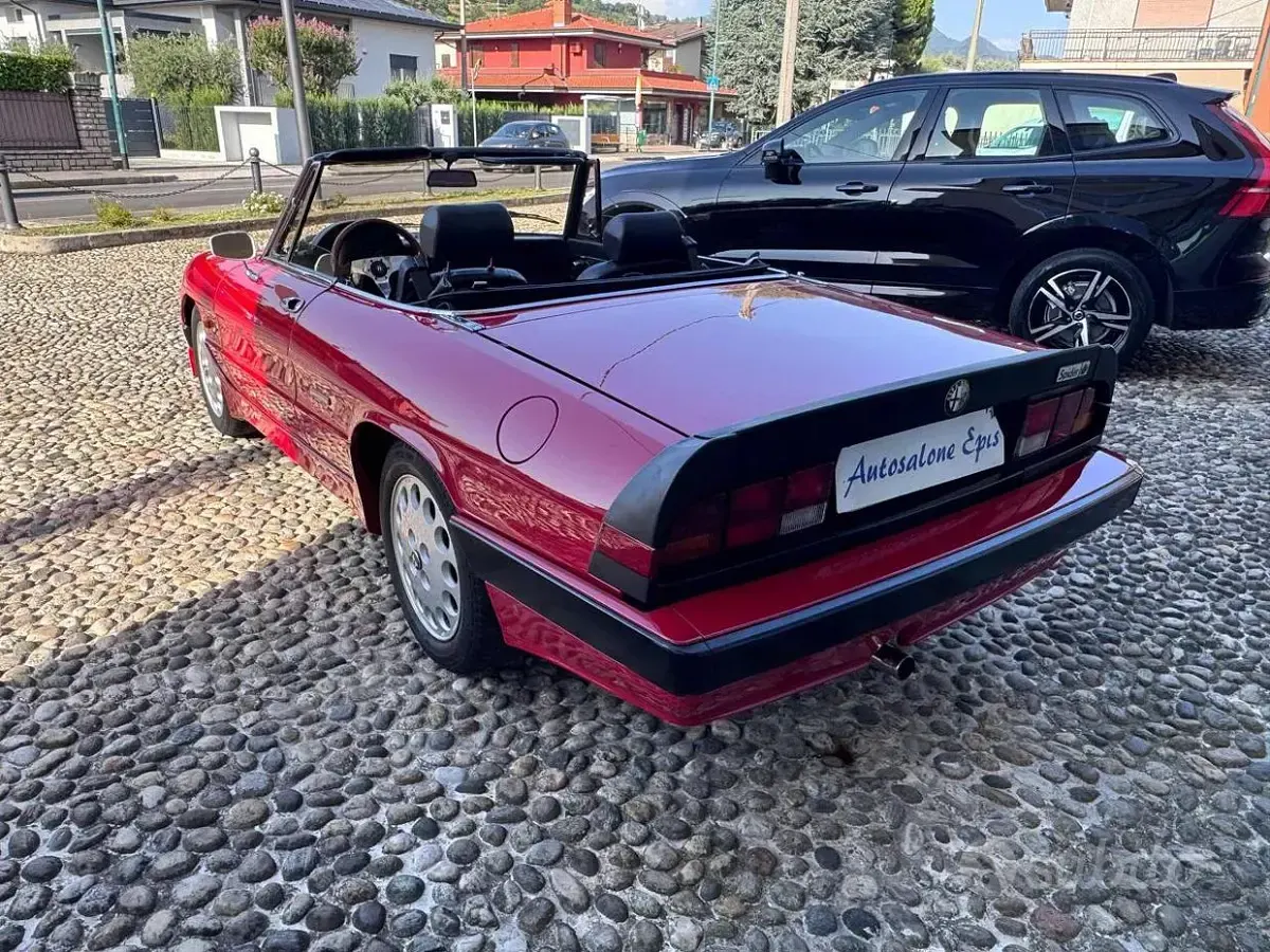 Usata Alfa Romeo Spider 125 CV (91 kW) 1987 Rosso Cabrio