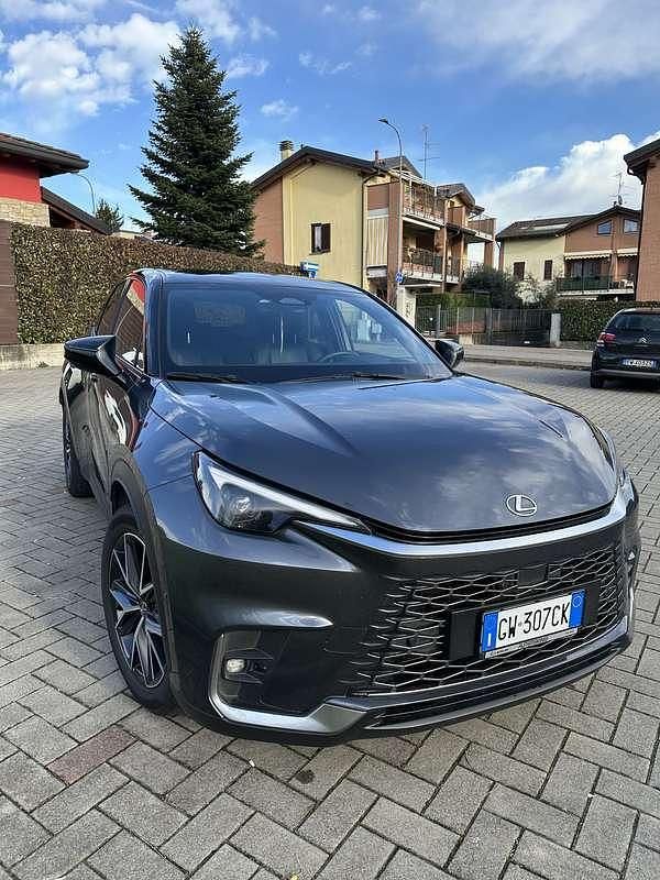 Usata Lexus LBX 91 CV (66 kW) 2024 Grigio SUV