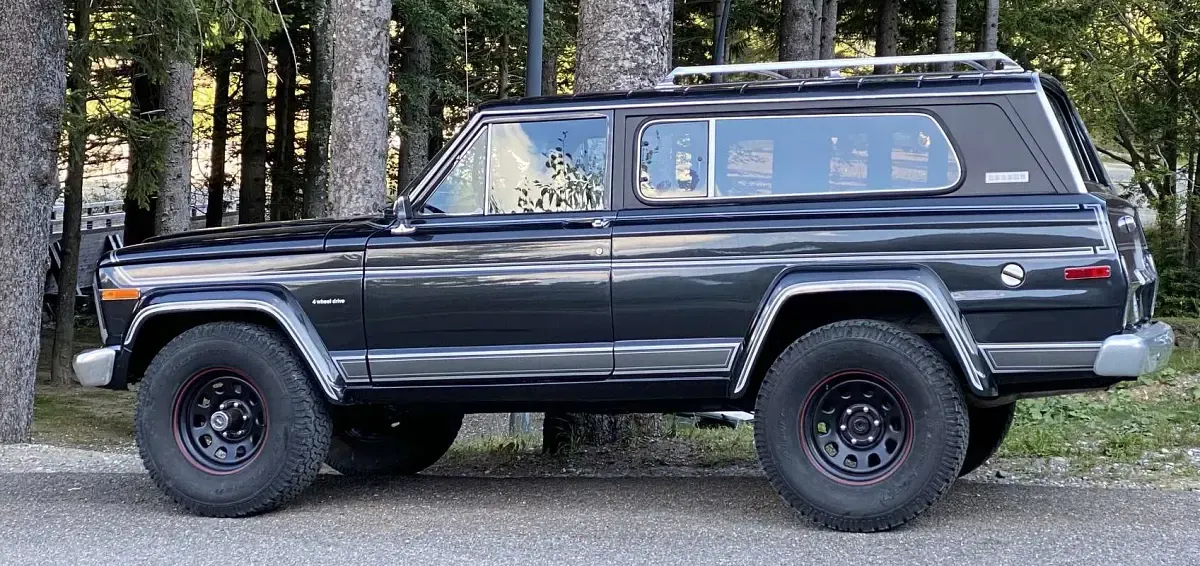 Second-hand Jeep Cherokee Laredo 65 CP (47 kW) 1980 Negru SUV