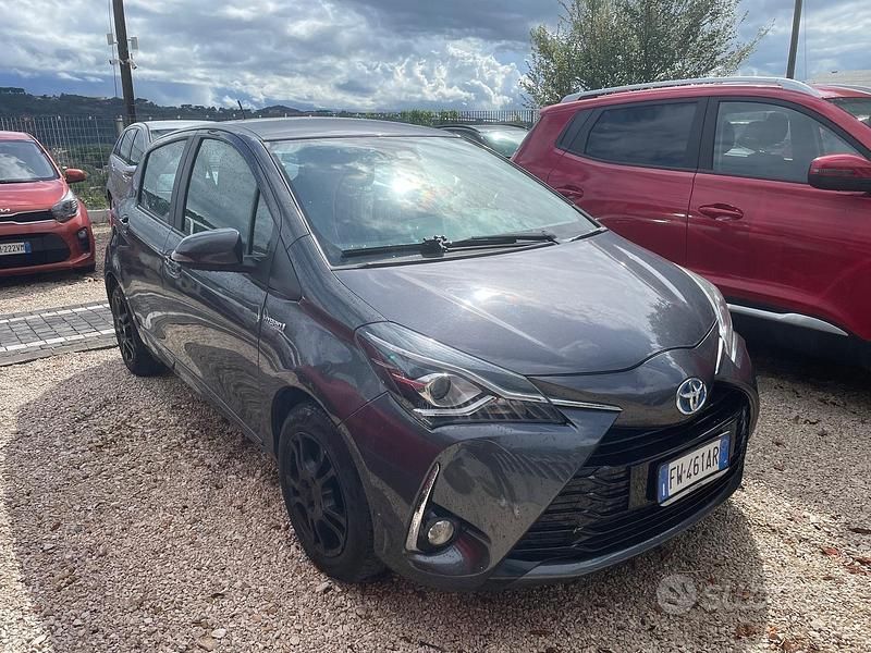 Usata Toyota Yaris Hybrid Style 101 CV (74 kW) 2019 Nero Berlina