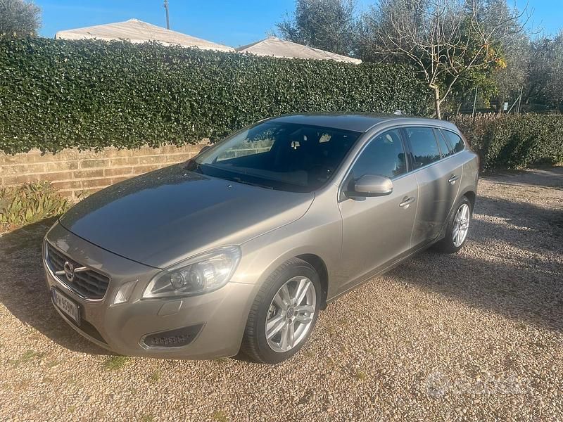 Usata Volvo V60 Summum 163 CV (119 kW) 2012 Grigio Station wagon