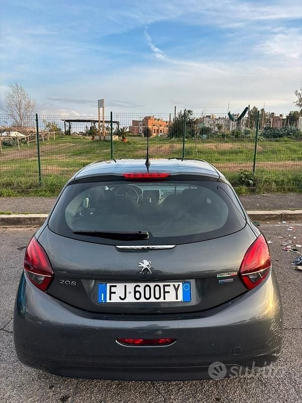 Usata Peugeot 208 68 CV (50 kW) 2016 Grigio Utilitaria