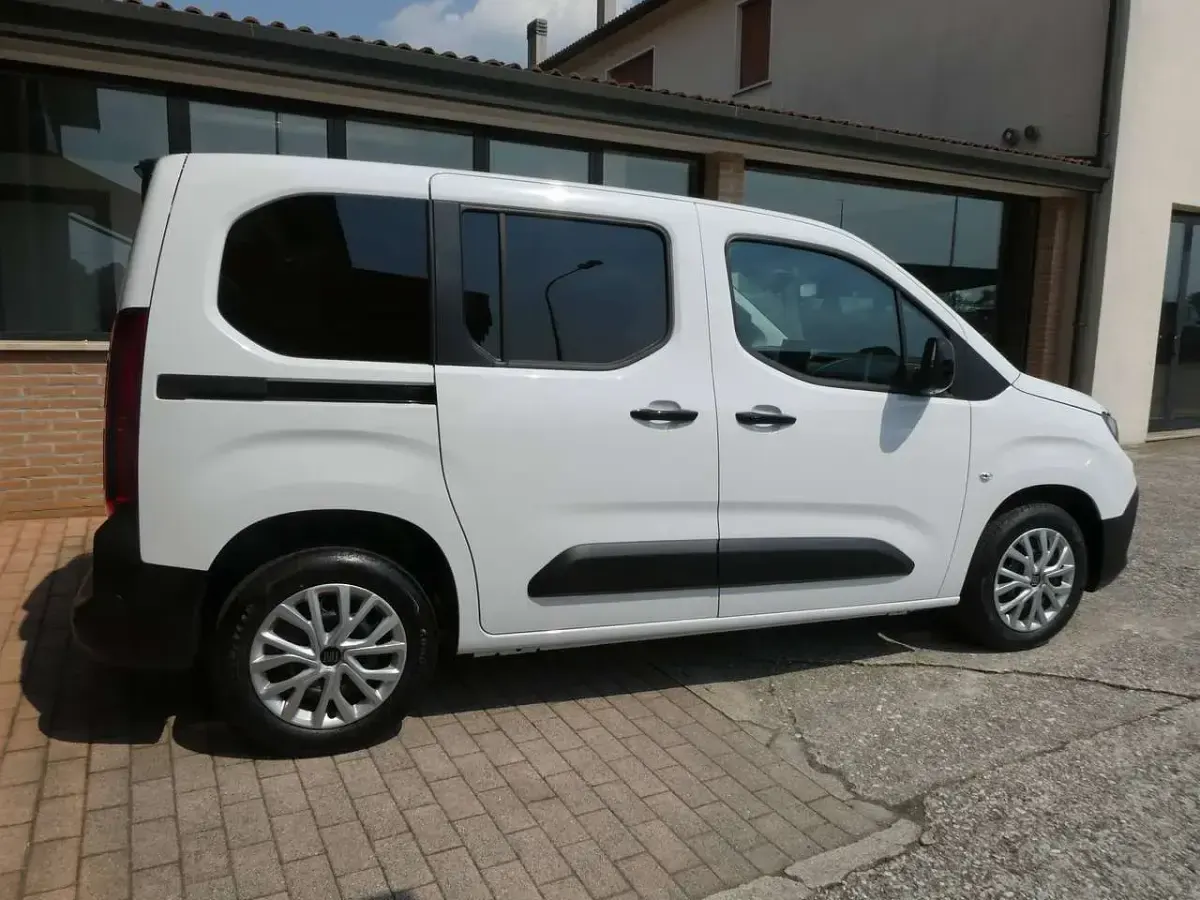 Nuova Fiat Doblò 102 CV (75 kW) 2026 Bianco gelato Monovolume
